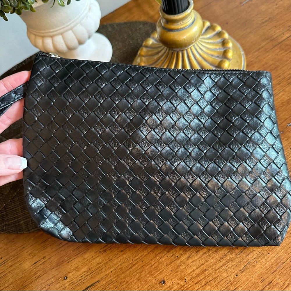 🛍️🛍️ BLACK BASKET WEAVED PATTERN PLEATHER COSMETIC BAG. 🩷 - Picture 4 of 9
